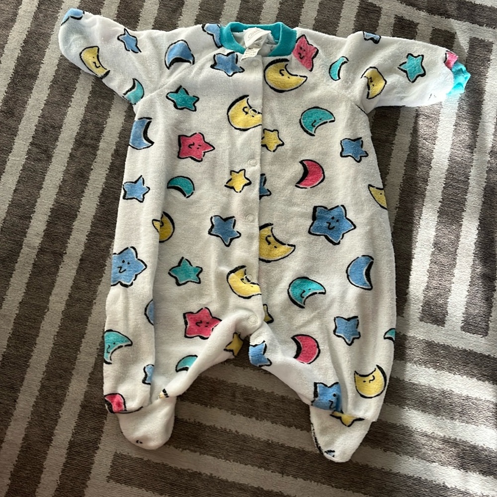 Vintage carters onesie small
Up to 11 lbs